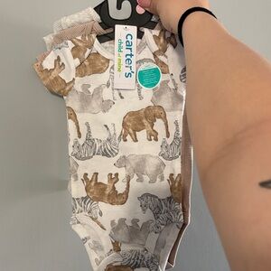*BEAND NEW* Carter’s onesie